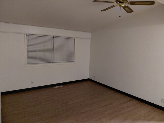 Building Photo - Charming & affordable Single-Family Home in Desirable West Salem Neighborhood!