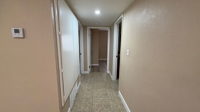 Building Photo - Two Bedroom One Bathroom Apartment in San Bernardino!