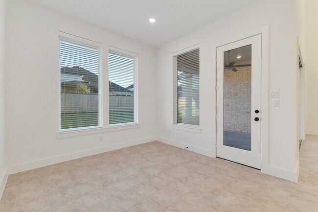Building Photo - 8127 Fenway Hts Dr