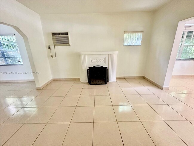 Building Photo - 1508 SW 13th Ave