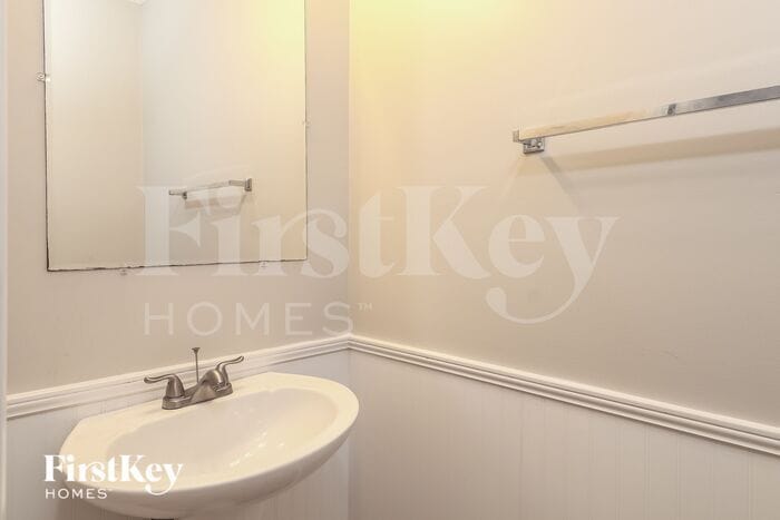 Building Photo - 13224 Greycrest Dr