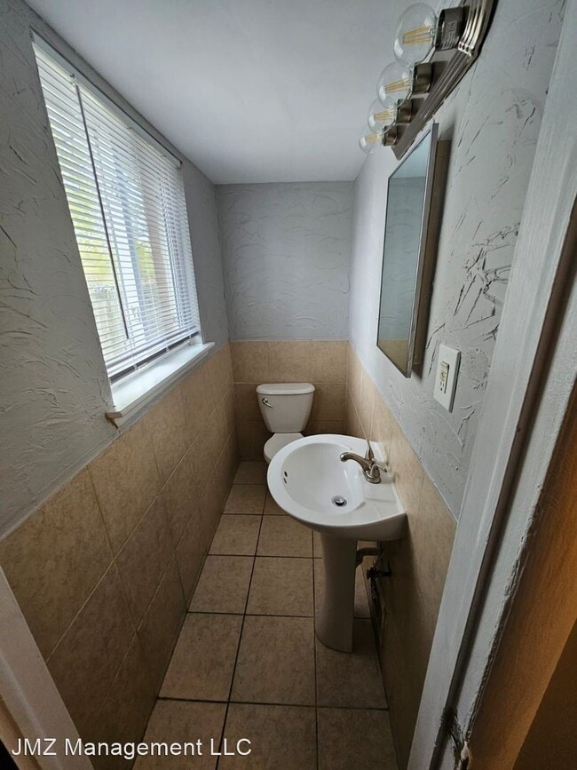 Building Photo - 2 br, 1.5 bath House - 27608 Evelyn