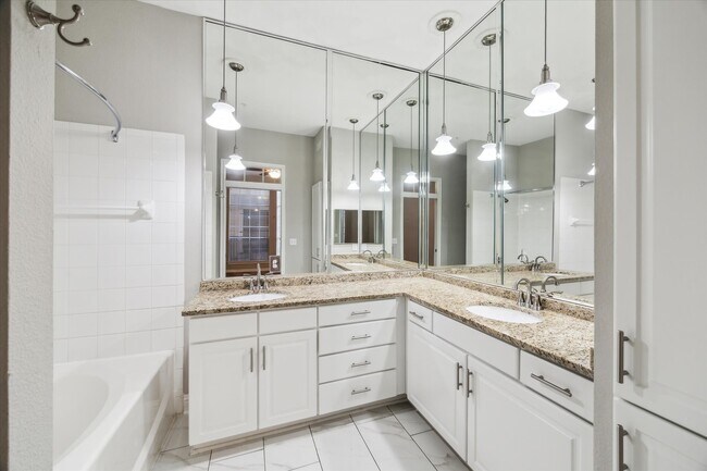 Building Photo - 5353 Memorial Dr
