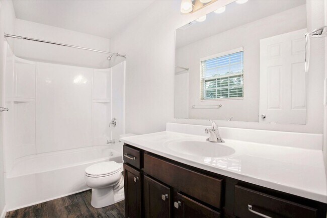 Building Photo - Immediate Occupancy Available!