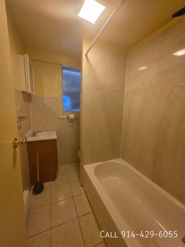 Building Photo - 89 Saratoga Ave