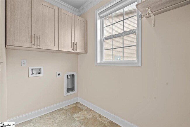 Building Photo - 906 Deephallow Pl