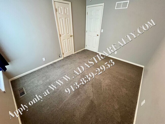 Building Photo - Beautiful 4 Bed Townhome in Gardner-Coming...