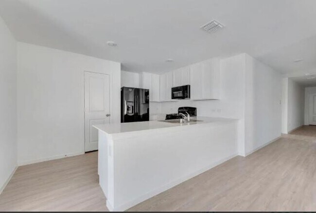 Building Photo - For Rent: Beautiful 4-Bedroom Home in Sherman, TX