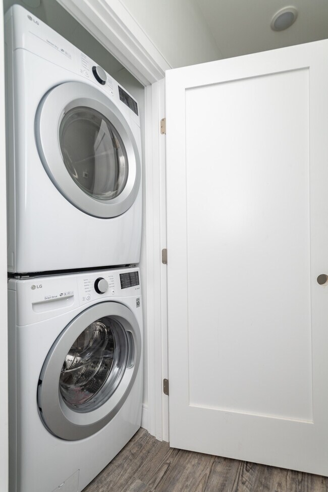 Building Photo - 16 Laurel St