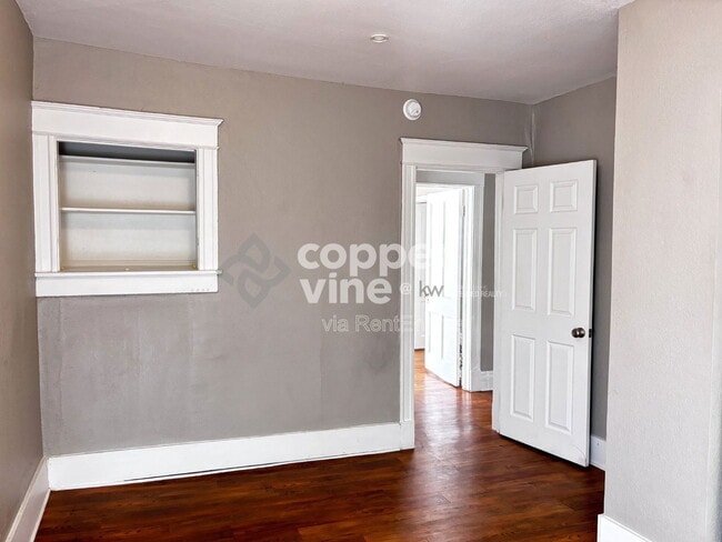 Building Photo - 146 Logan St