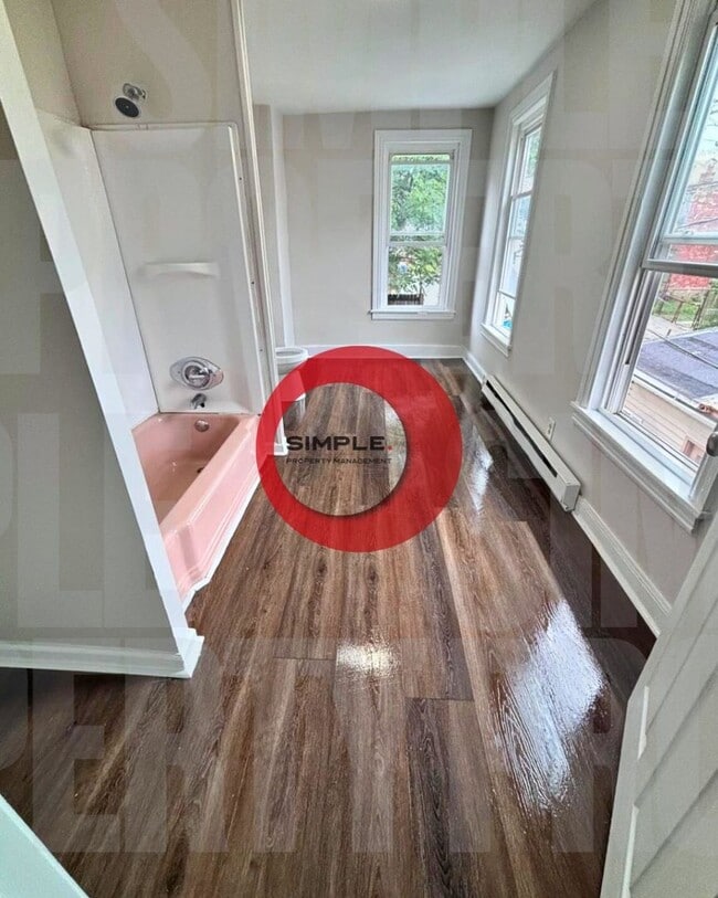 Building Photo - 3 bedroom 1 bath house
