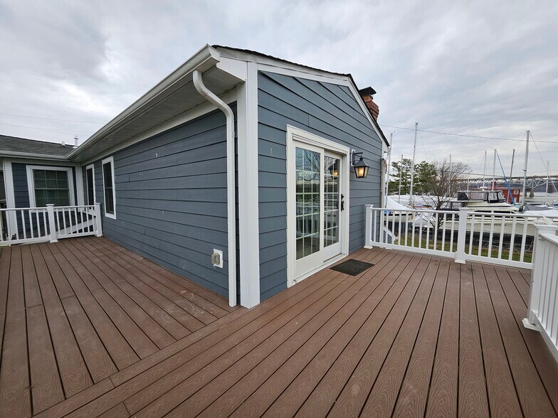 Deck Entrance - 731 N Stokes St