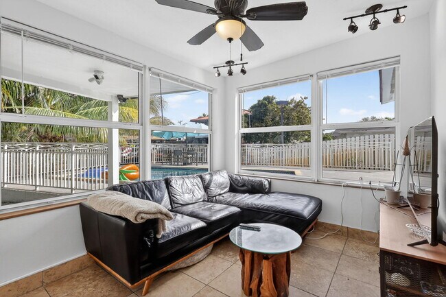 Building Photo - 4540 SW 28th Terrace