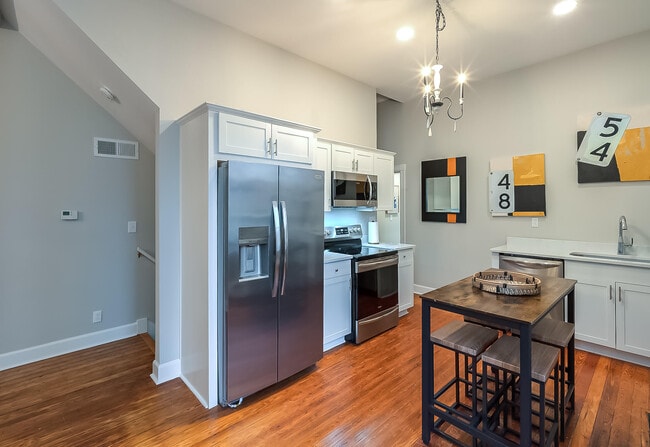 Building Photo - 612 Shelby St