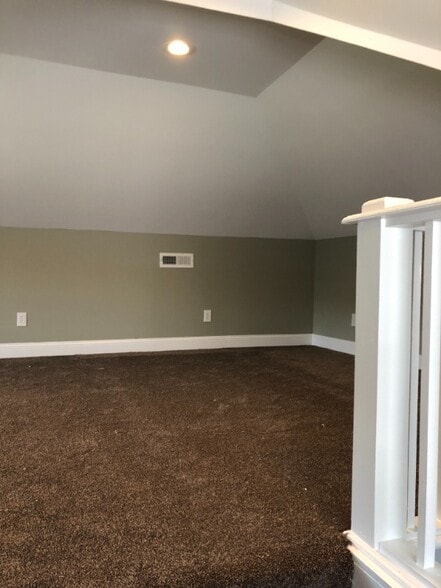 Building Photo - 830 9th Ave