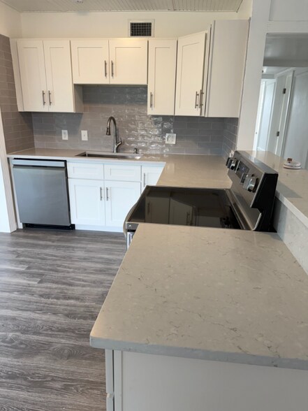 Building Photo - 545 Palmetto Dr