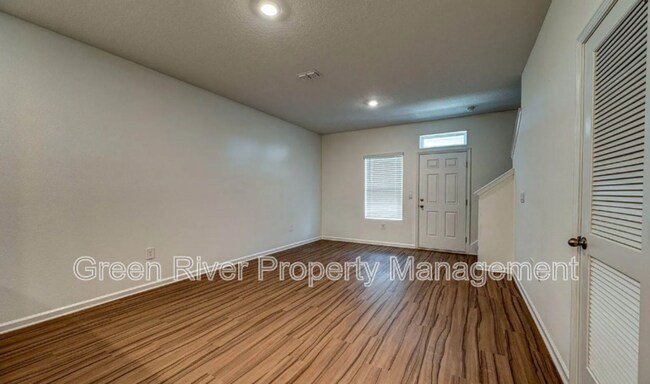 Building Photo - 827 Rivertree Pl