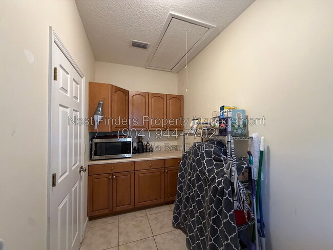Building Photo - 3886 Walsh St