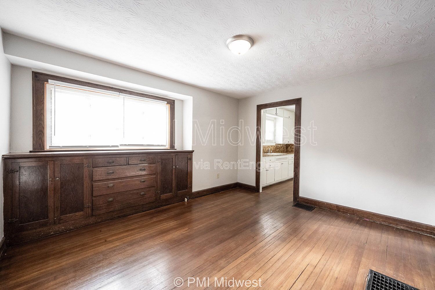 Building Photo - 4850 Hillside Ave