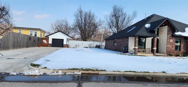 Building Photo - 4610 N Asbury Ave