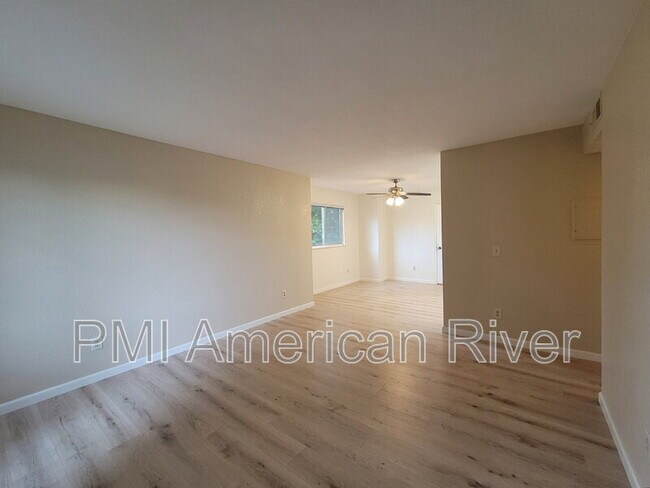 Building Photo - 102 Luna Grande Cir