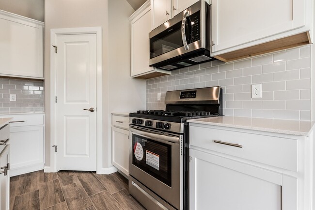Building Photo - Available in Mustang. Showings begin Frida...