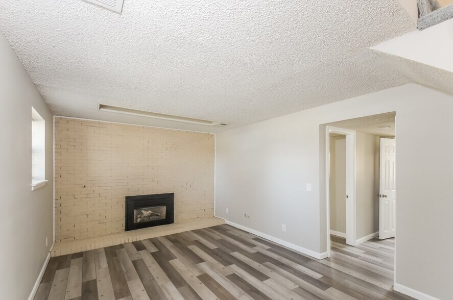 Building Photo - 1276 S Lewiston Way