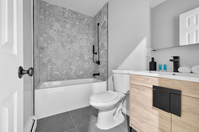 Building Photo - 2A Cherry Ln