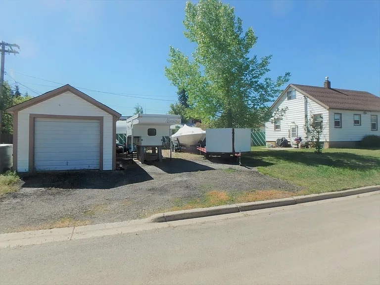 One car garage and RV parking - 446 Center St