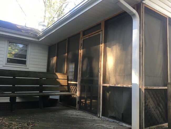 Building Photo - MOVE-IN READY!