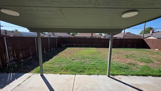 Building Photo - 5113 Blue Haven Dr