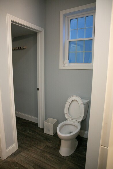 Building Photo - 508 6th Ave