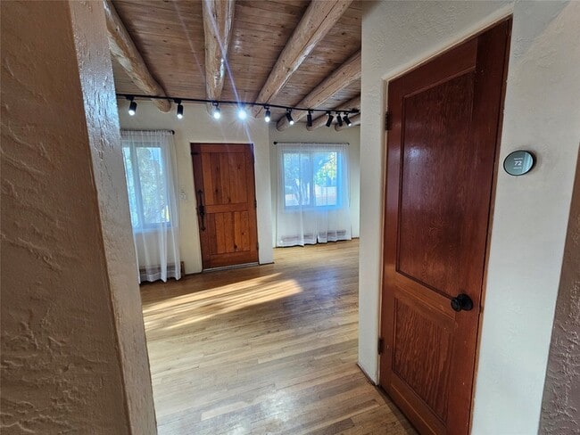 Building Photo - 1806 Hopi Rd