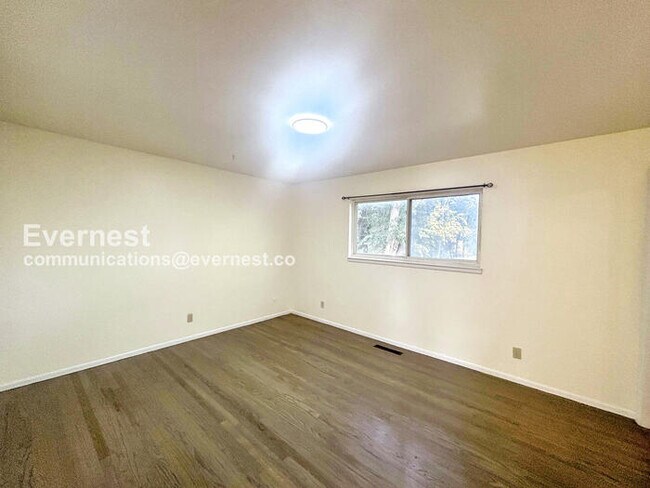 Building Photo - 808 S Sheridan Ave