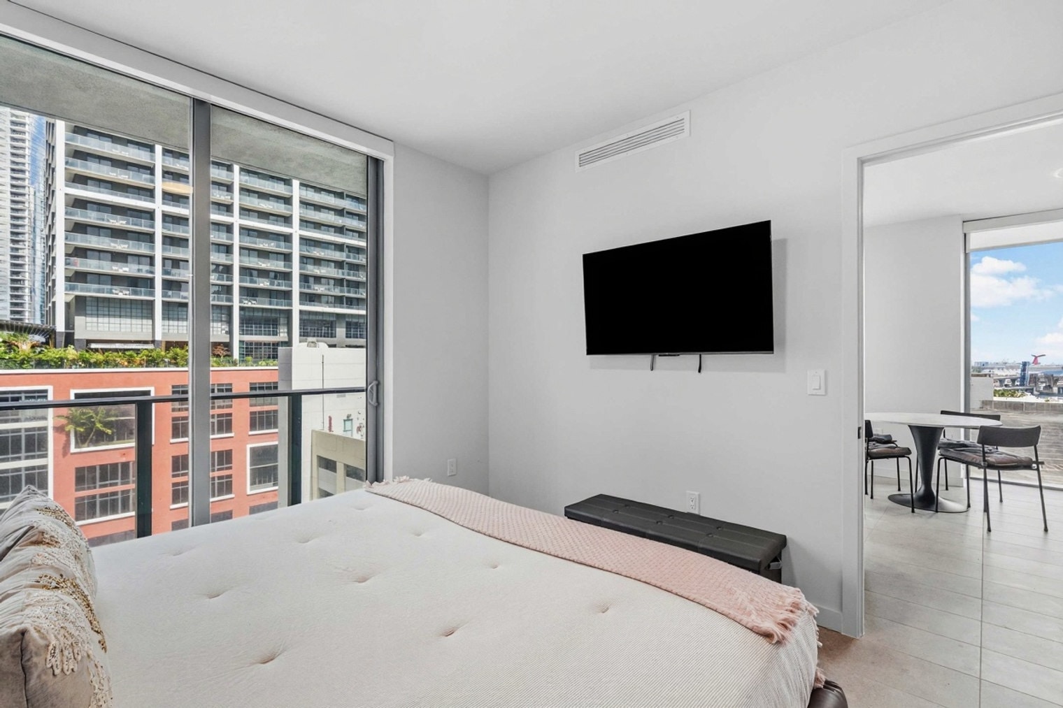 Building Photo - 121 NE 5th St