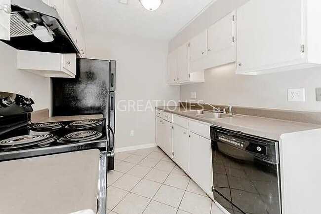 Building Photo - 3536 Torbay Dr