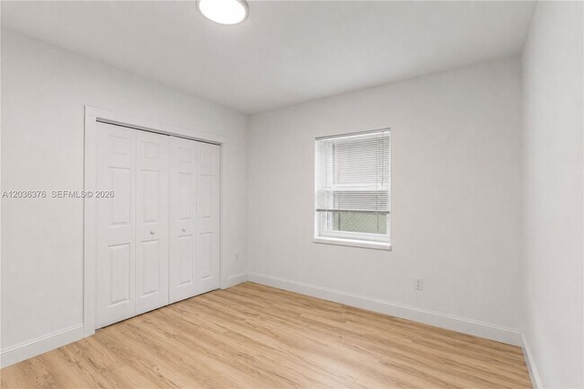 Building Photo - 2530 SW 27th St