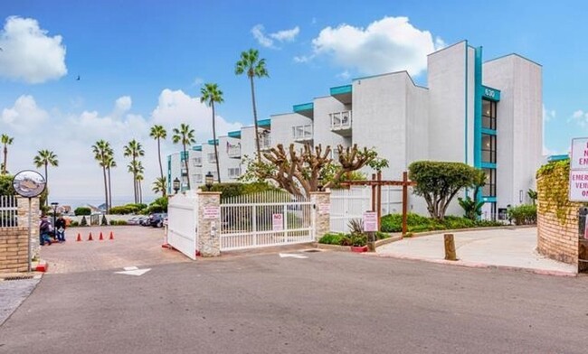 Building Photo - Totally Updated Ocean View 1 bedroom in Th...