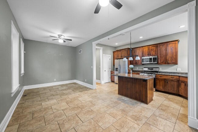 Building Photo - 2213 Missouri Ave