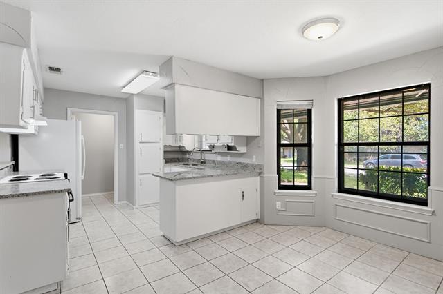 Building Photo - 2223 Sierra Dr