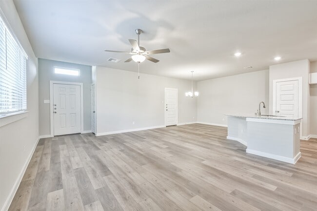 Building Photo - 9800 Grosbeak Ln