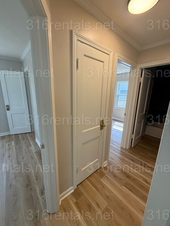 Building Photo - $1195 - 2 bedroom/ 1 bathroom - Haysville ...