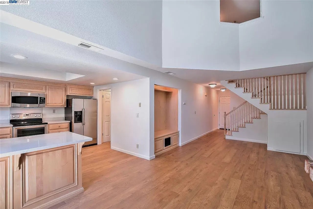 Dining - 38755 Crane Ter