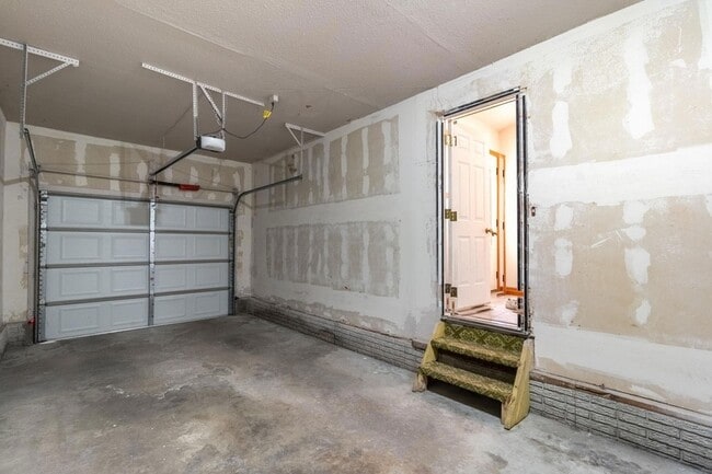 Building Photo - 418 Colby Rd