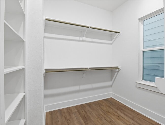 Building Photo - 1243 W 23rd St