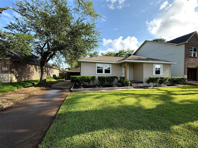 Building Photo - 8113 Tavenor Ln