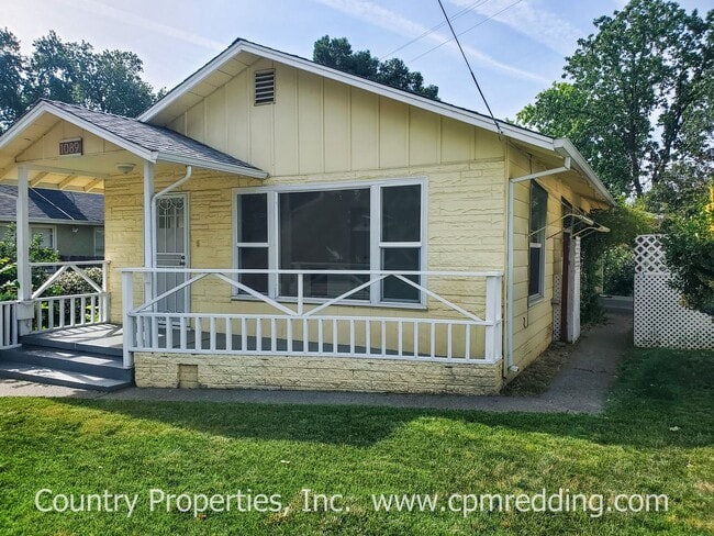 Building Photo - Garden Tract Charmer Coming Available March 20th! 2 Bedrooms plus Bonus Room