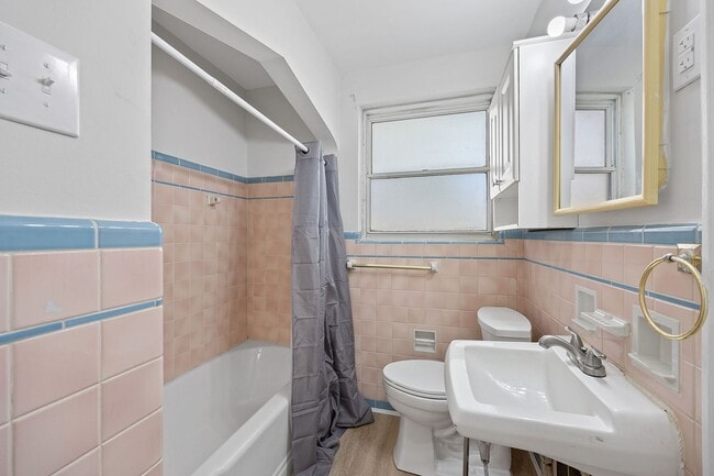 Building Photo - BRIDGETOWN - Adorable spacious 2 bed 1 bath brick ranch.