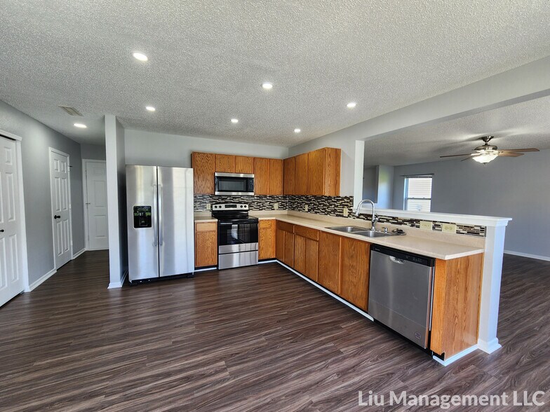 Building Photo - 10345 Carrington Way