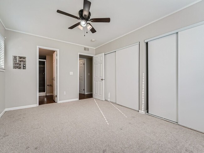 Building Photo - 2 Bed, 2 Bath Condo in Aurora!